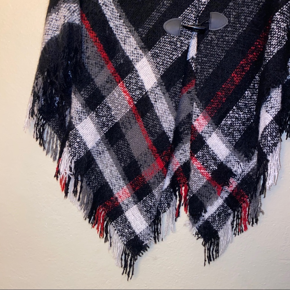 Soft patterned Poncho - Picture 4 of 6